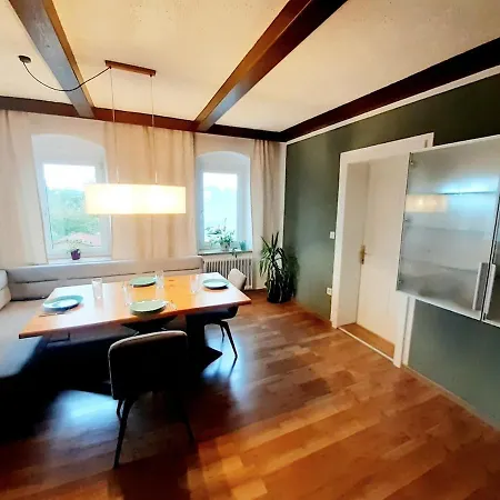 Helle Altbauwohnung شقة
