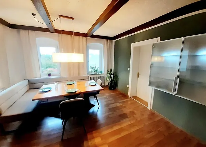 Helle Altbauwohnung Appartamento