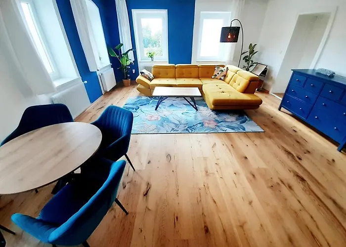 Helle Altbauwohnung Appartamento