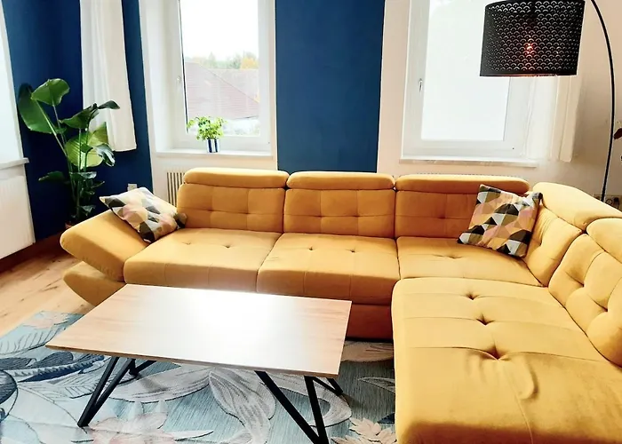 Helle Altbauwohnung Appartamento